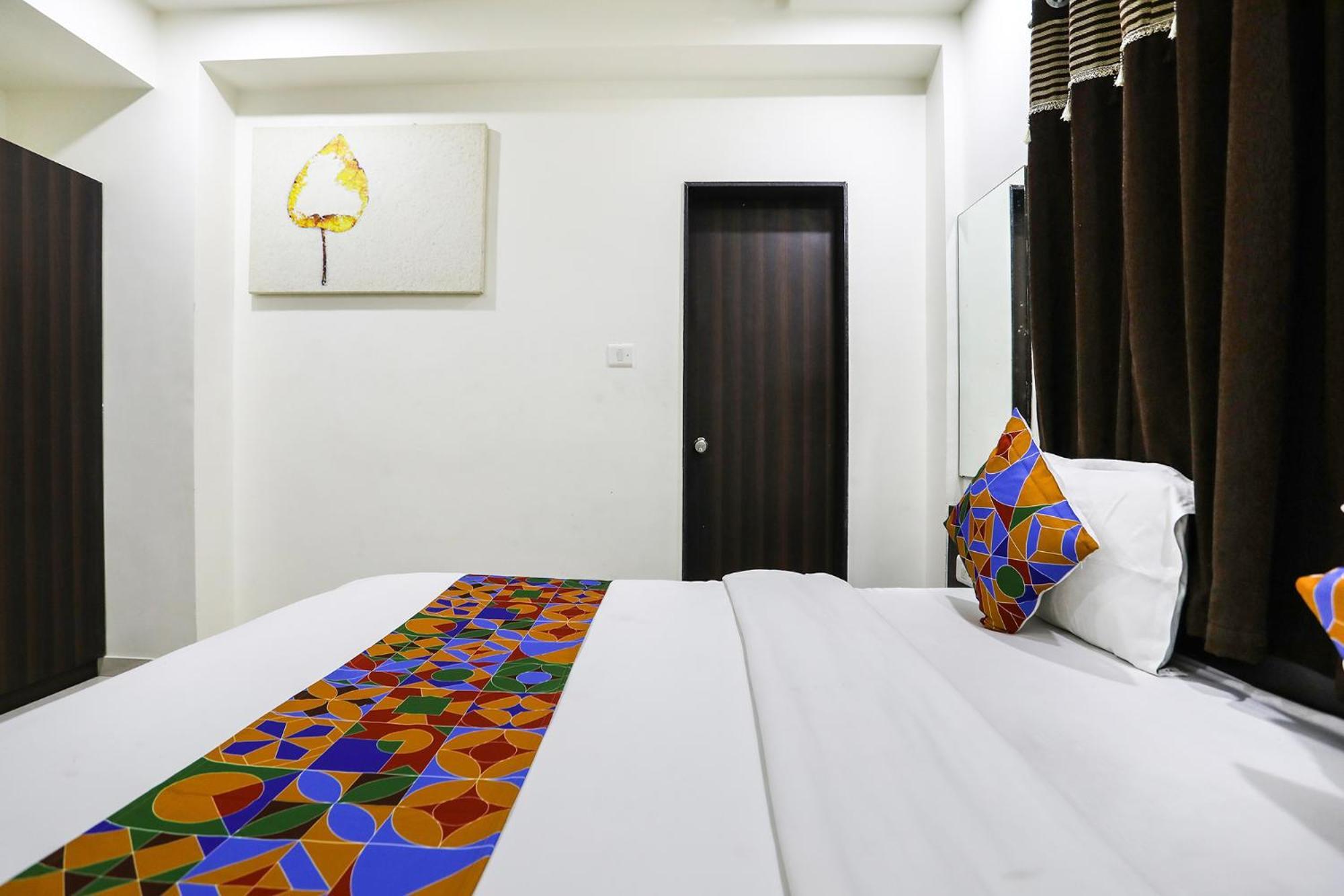 Hotel SK Rajkot Exterior foto